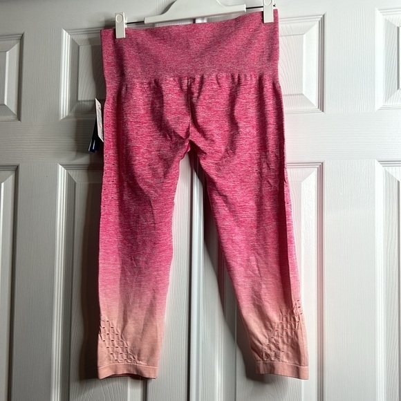 Beachbody Ombre High Rise Crop Pink Light Pink Sorbtek XL - Picture 5 of 7